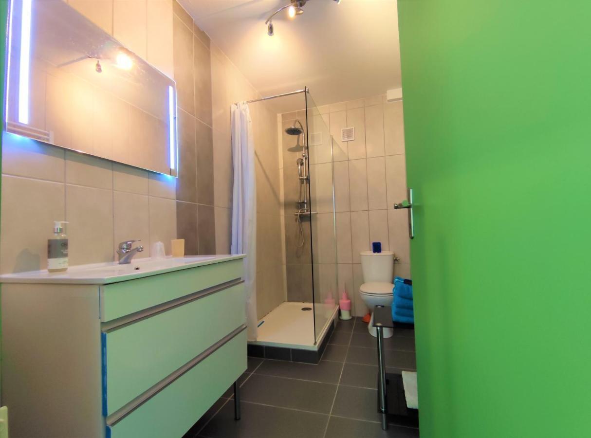 5 appartements indépendants situés à mi-chemin entre le Vieux Port et le Pont de l île de Ré La Rochelle  Exterior foto
