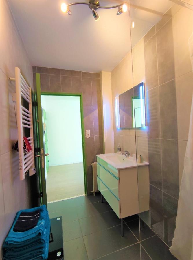 5 appartements indépendants situés à mi-chemin entre le Vieux Port et le Pont de l île de Ré La Rochelle  Exterior foto
