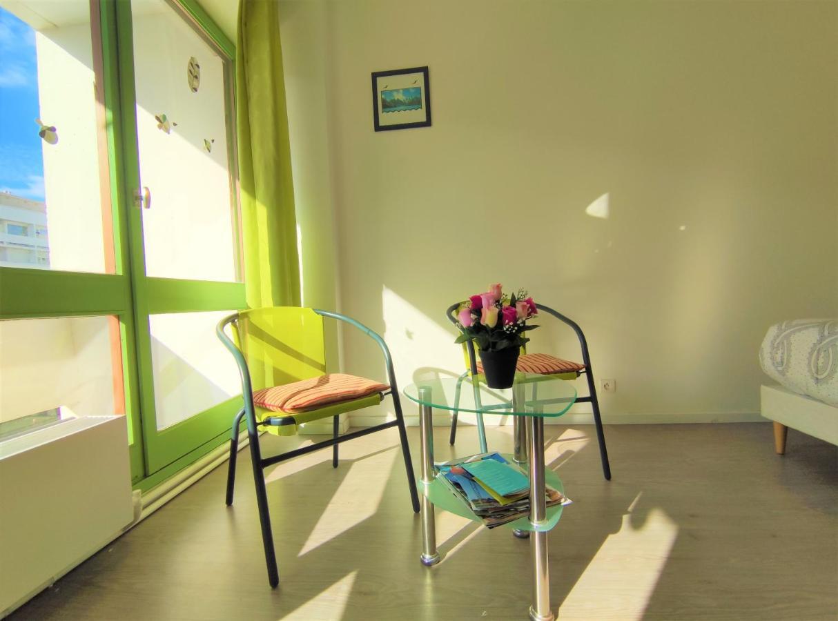 5 appartements indépendants situés à mi-chemin entre le Vieux Port et le Pont de l île de Ré La Rochelle  Exterior foto