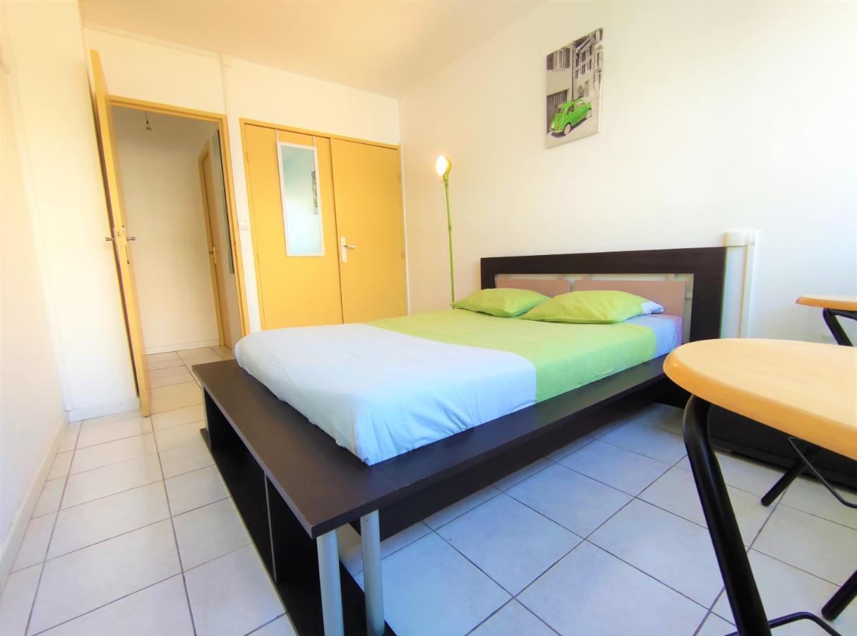 5 appartements indépendants situés à mi-chemin entre le Vieux Port et le Pont de l île de Ré La Rochelle  Exterior foto