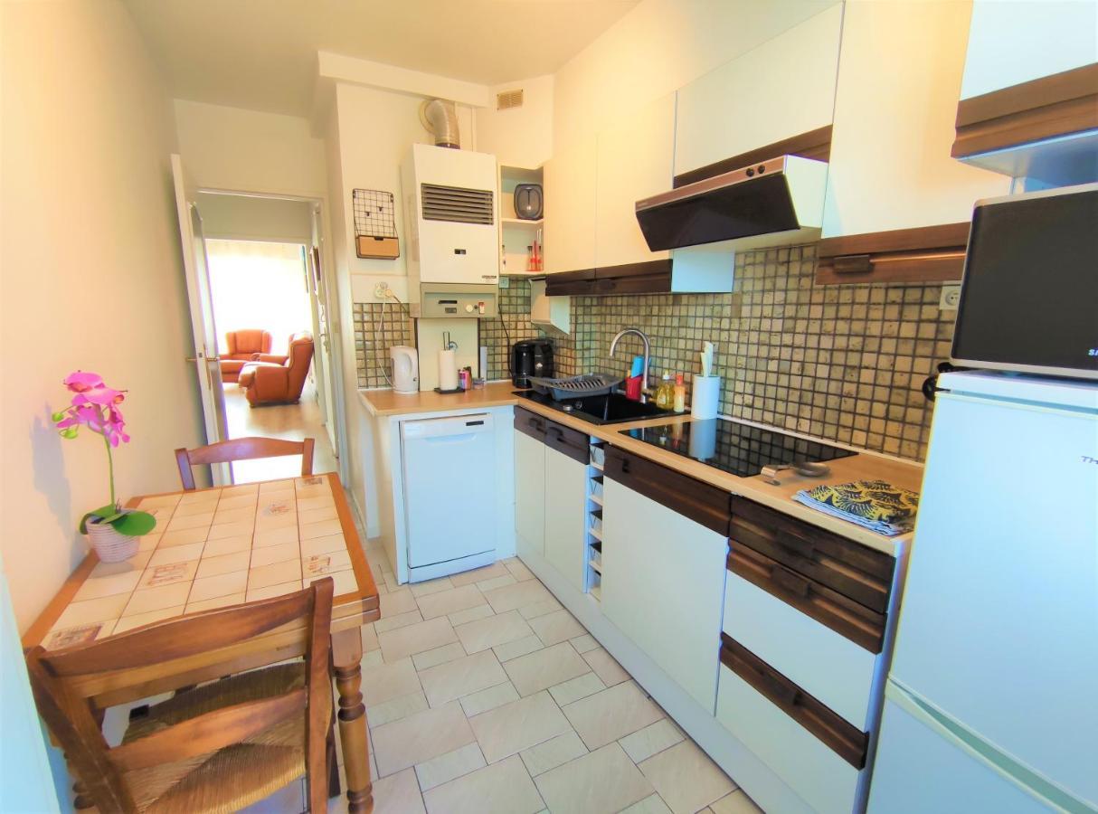 5 appartements indépendants situés à mi-chemin entre le Vieux Port et le Pont de l île de Ré La Rochelle  Exterior foto