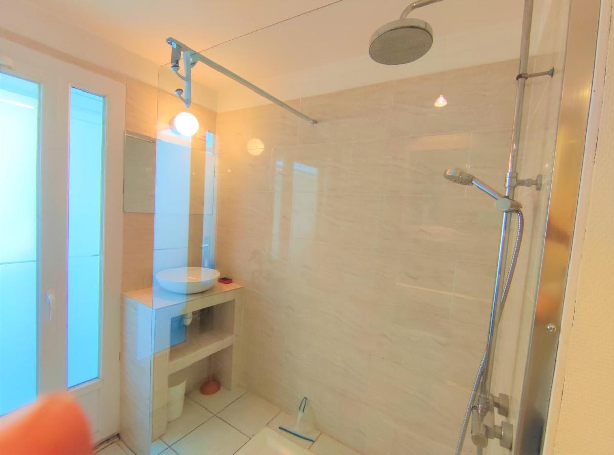 5 appartements indépendants situés à mi-chemin entre le Vieux Port et le Pont de l île de Ré La Rochelle  Exterior foto
