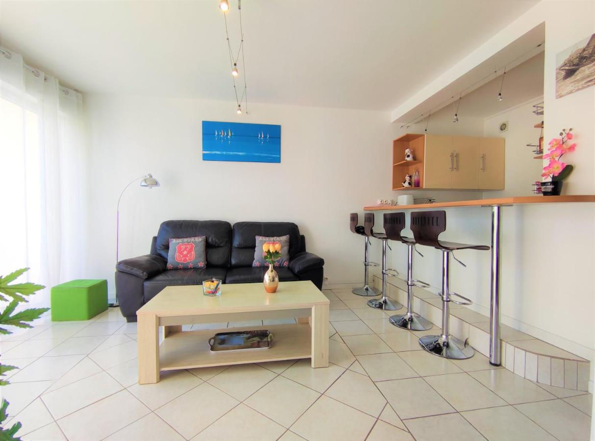 5 appartements indépendants situés à mi-chemin entre le Vieux Port et le Pont de l île de Ré La Rochelle  Exterior foto
