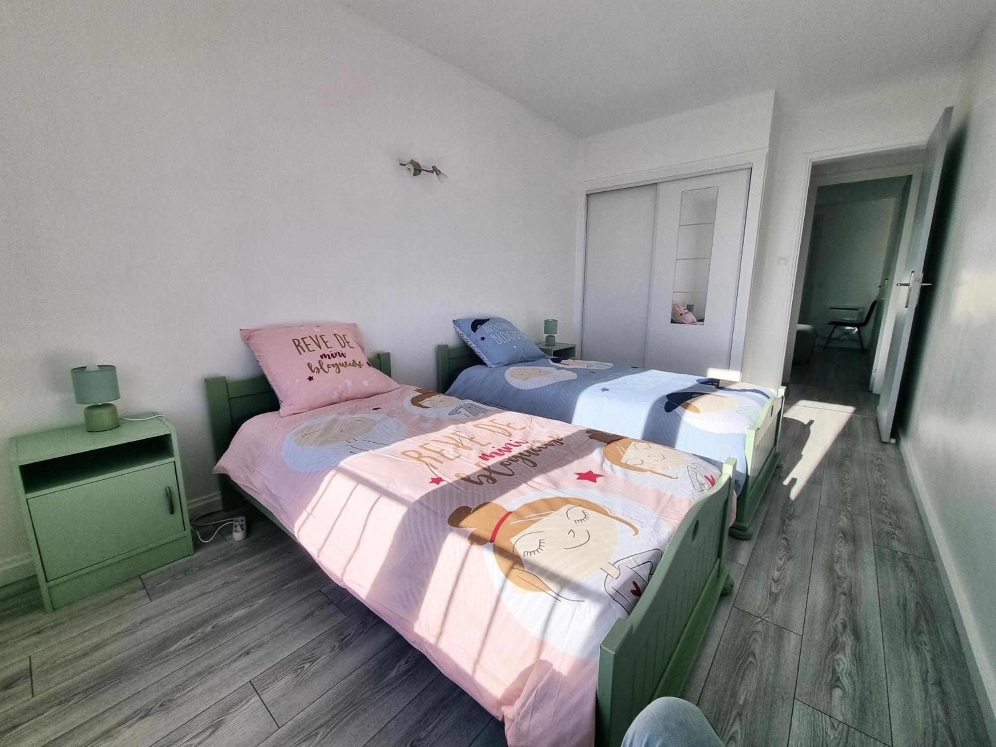 5 appartements indépendants situés à mi-chemin entre le Vieux Port et le Pont de l île de Ré La Rochelle  Exterior foto