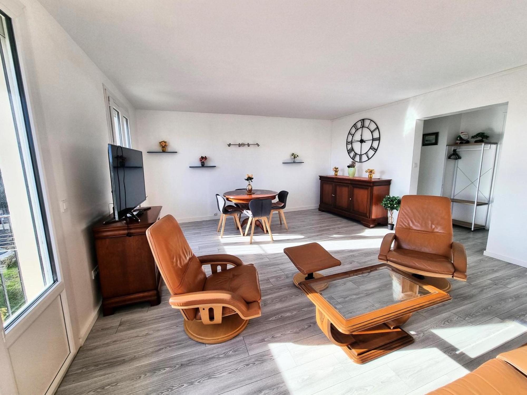 5 appartements indépendants situés à mi-chemin entre le Vieux Port et le Pont de l île de Ré La Rochelle  Exterior foto