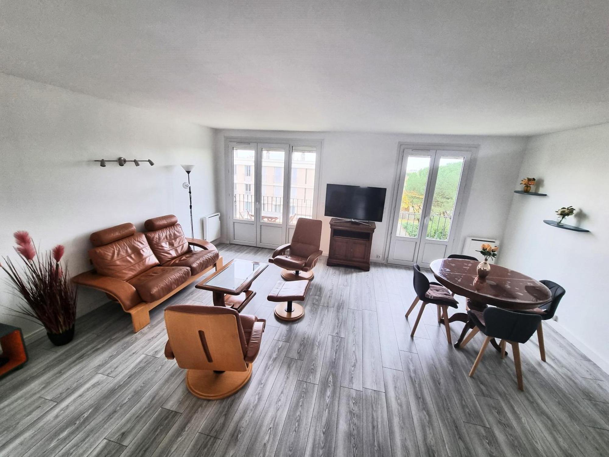 5 appartements indépendants situés à mi-chemin entre le Vieux Port et le Pont de l île de Ré La Rochelle  Exterior foto